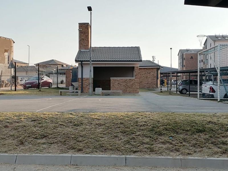 Proteas@Clayville R 650 000 2 Beds, 1 bath - Photo 3