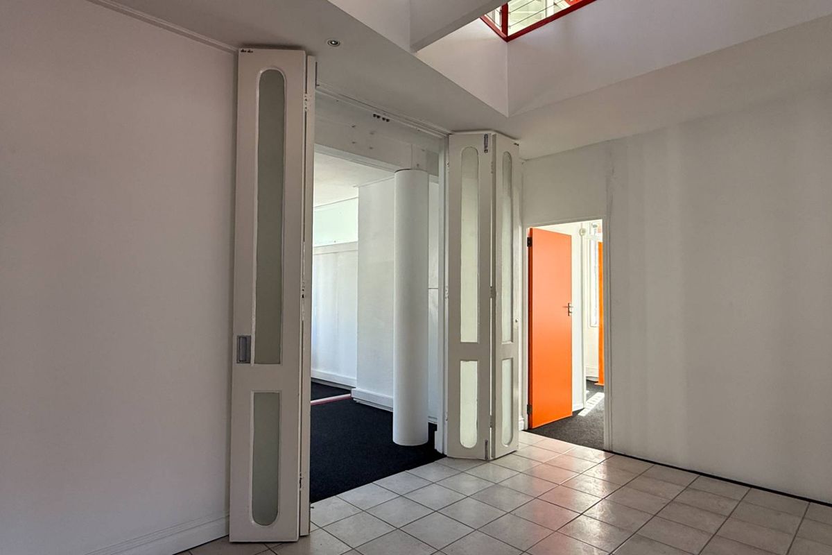 Duplex Style 400m2 office to let in prime location - Photo 2