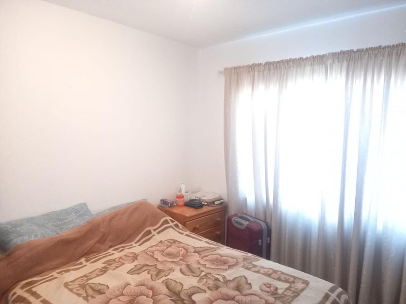 Lovely 1 bedroom apartment in Weltevreden Park. - Photo 6