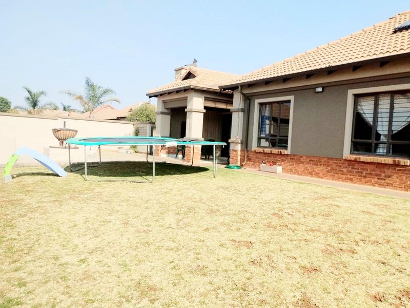 STUNNING 3 BEDROOM HOUSE FOR SALE IN SUNAIR PARK - Photo 9