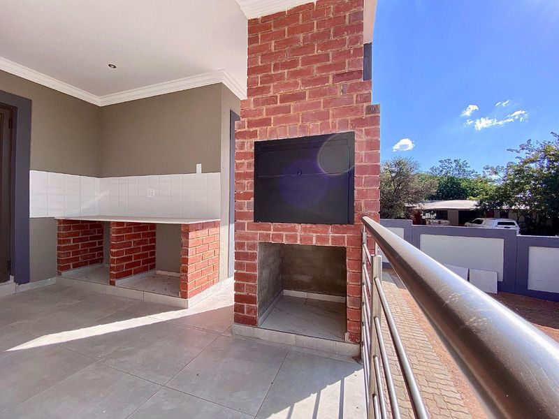 Epitome of luxury living. - Photo 6