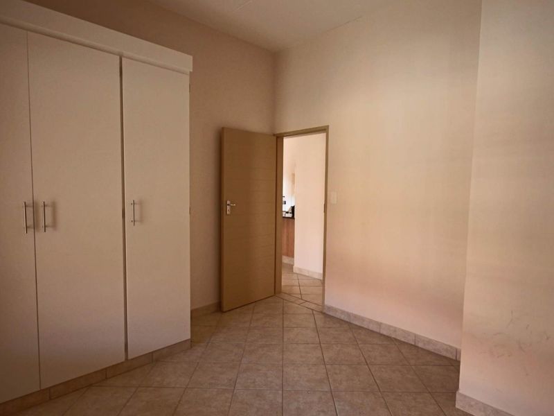 Live well in a great neighborhood - schedule a viewing! - Photo 8