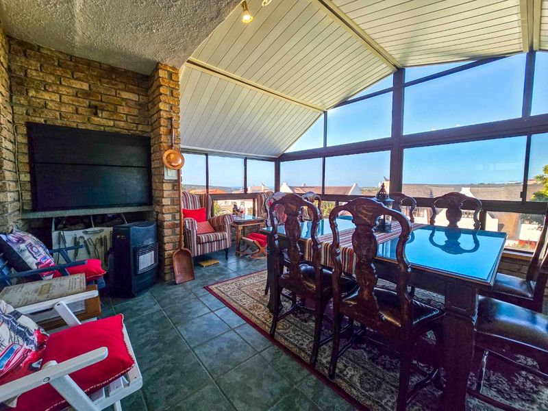 Spacious family home for sale is Stilbaai-Wes. - Photo 10