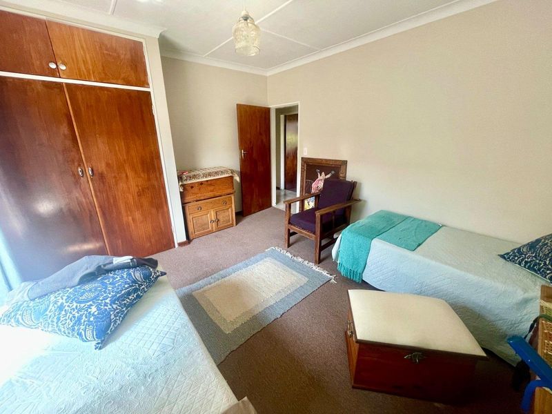 Beautiful 4 bedroom house with a flat for sale - Photo 10