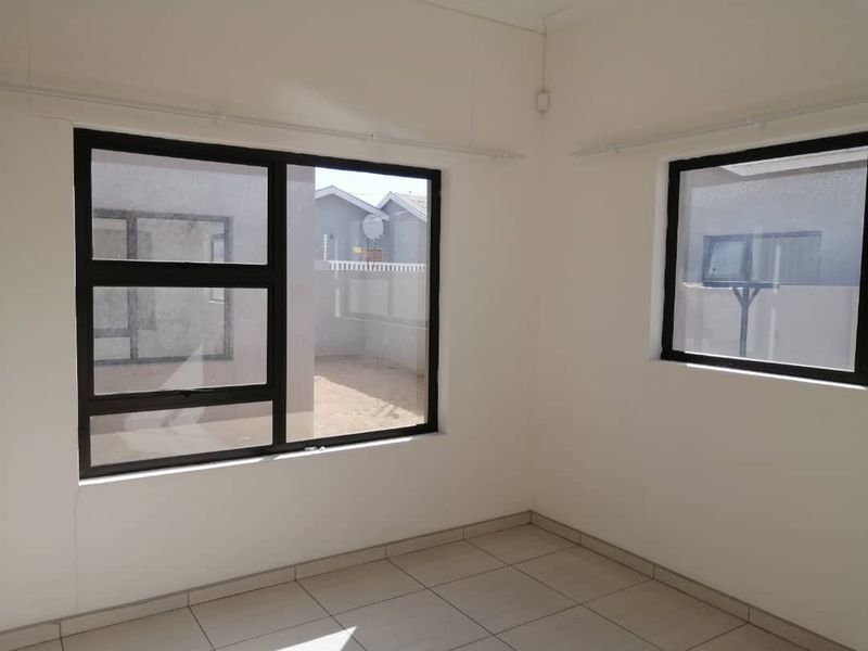 Young Professional - Photo 2