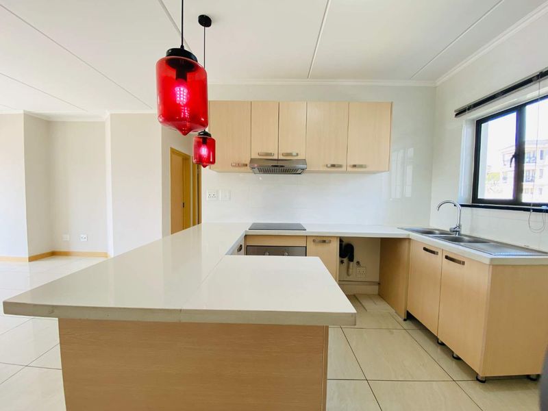 A Luxurious 2 Bed Apartment for Sale in Summerset - Photo 4