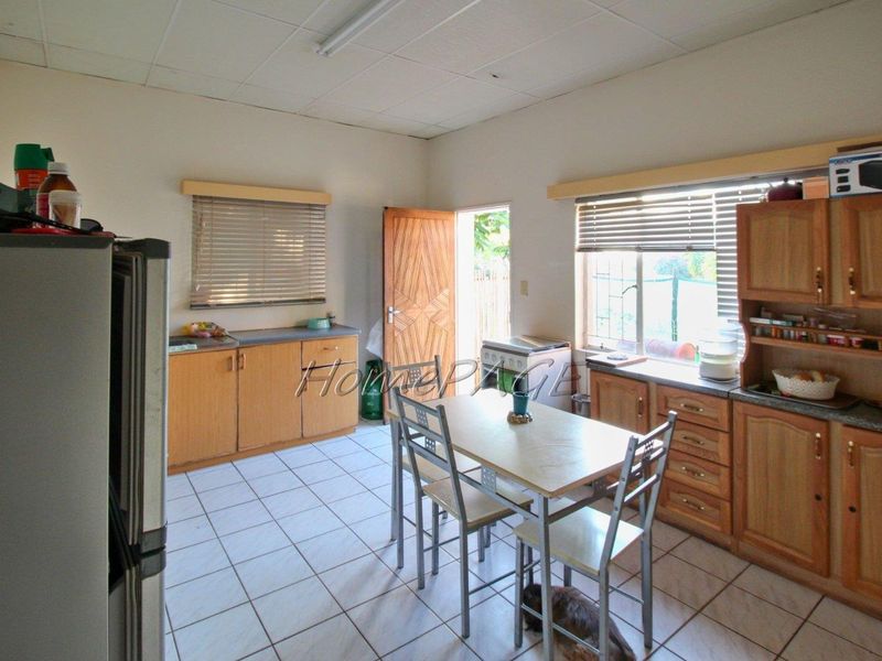 Otjiwarongo:  4 Bedr Corner Property Close to Schools FOR SALE - Photo 6