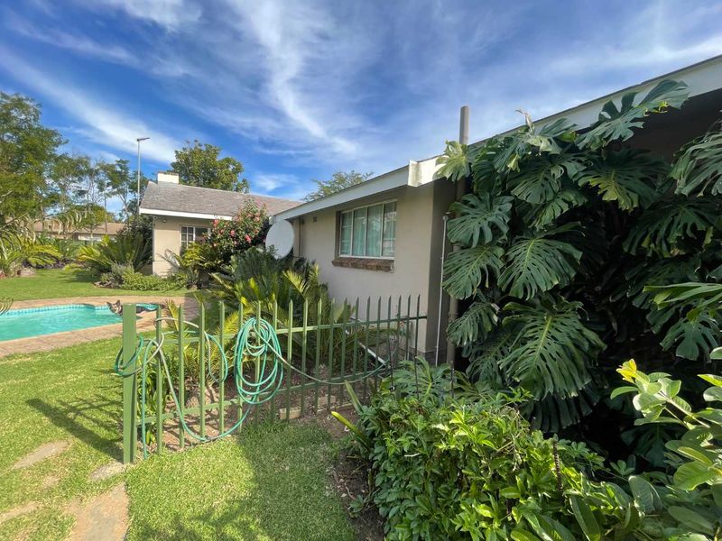 Modern 4 bedroom Strathmore home for sale - Photo 5