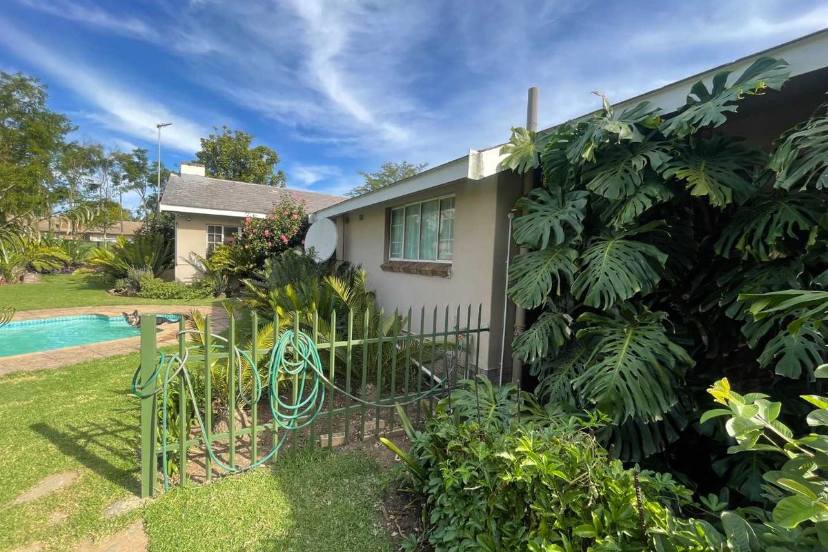 Modern 4 bedroom Strathmore home for sale - Photo 5