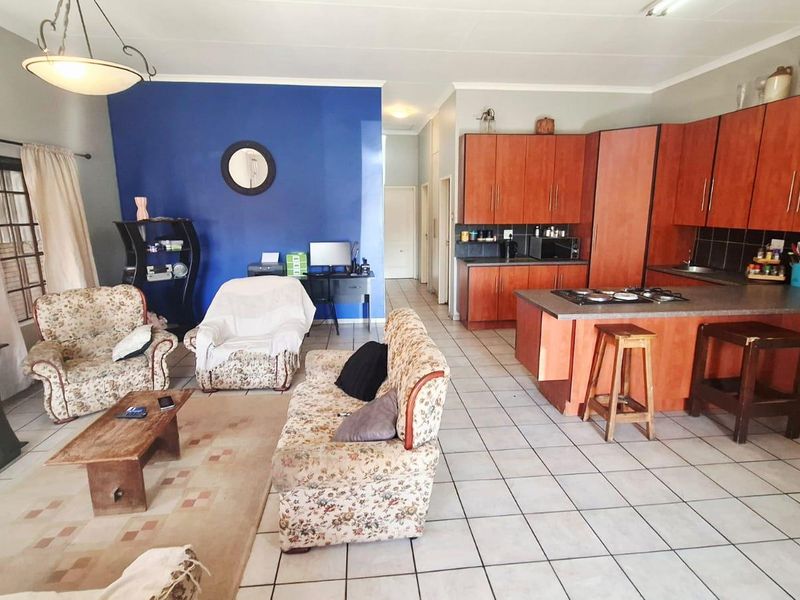 Spacious, Secure & Ready to Welcome You Home - Photo 3