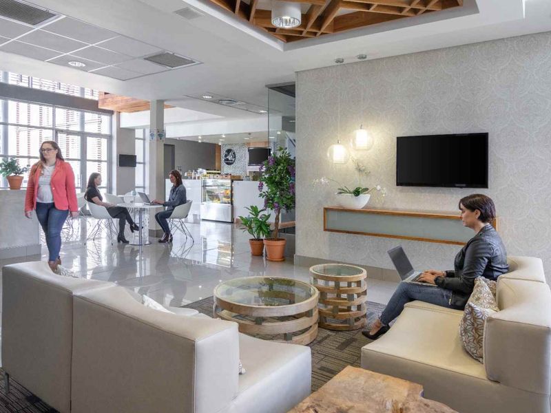 Beautifully designed office space for 1 person in Spaces Broadacres. - Photo 4