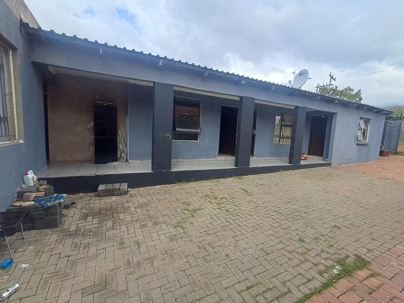 3 BEDROOM HOUSE WITH 6 FLATLETS IN EBONY PARK EXT 6 - Photo 10