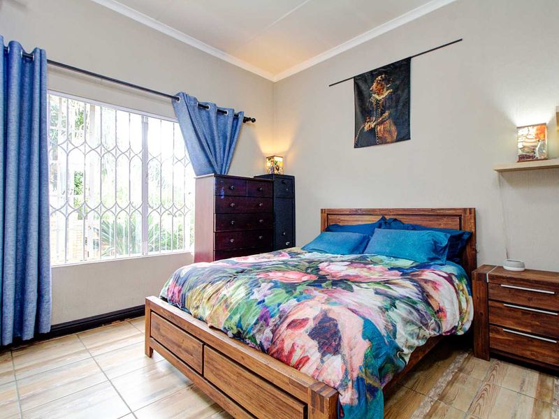 Modern Elegance Meets Comfort - Photo 8