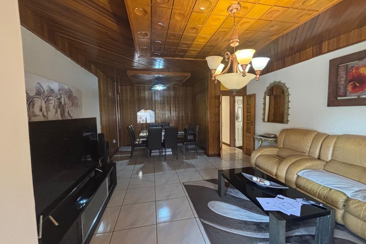 4 Bedroom house for sale in Diepkloof - Photo 3