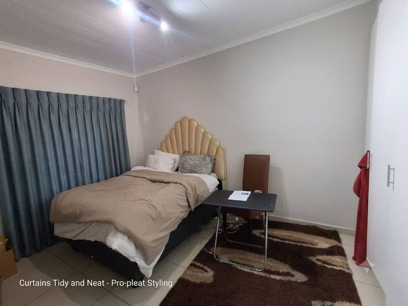 2 Bedroom Apartment To Let In Pionierspark Ext 1 - Photo 8