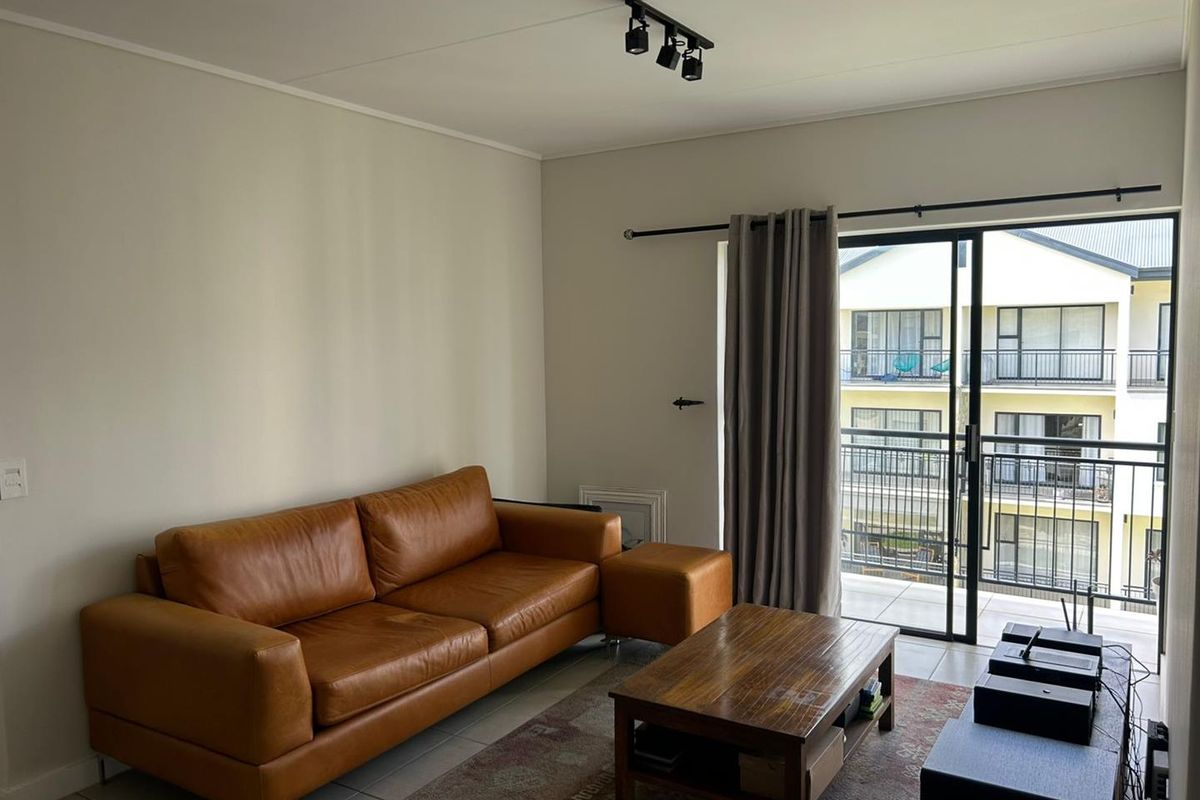 Stylish Easy Apartment Living - Photo 3