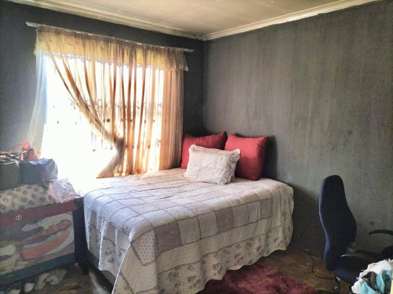 For Sale: Charming 3-Bedroom House with Flatlet, Automated Double Garage & Garden House - Photo 8