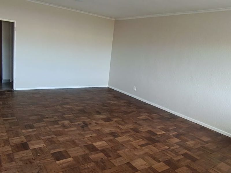 **Charming Newly Renovated Bachelors Apartment for Rent** - Photo 3