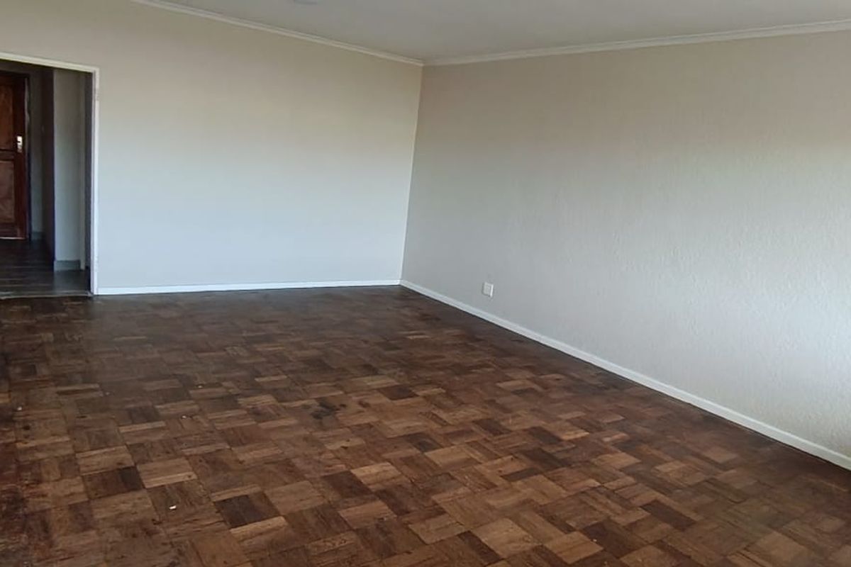 **Charming Newly Renovated Bachelors Apartment for Rent** - Photo 3
