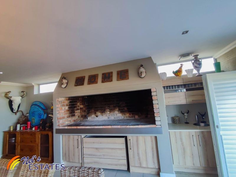 5 BEDROOM SEAFRONT HOME, MILE 4 SWAKOPMUND. - Photo 4