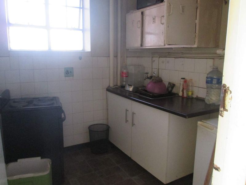 A VERY NEAT AND CLEAN BEAUTIFUL BACHELOR FLAT FOR SALE IN PRETORIA  CENTRAL - Photo 10