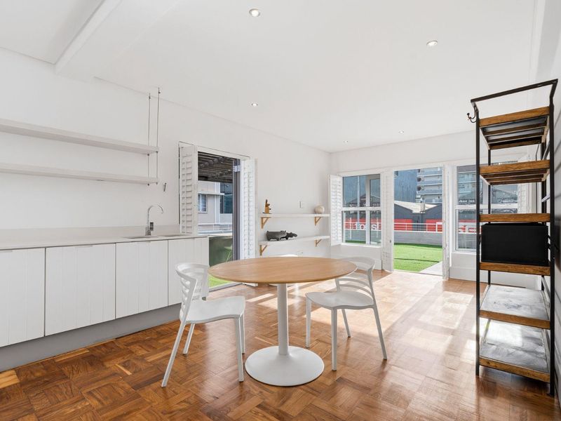 Spacious 2-Bedroom with Wrap-Around Terrace in Prime Location - Photo 7