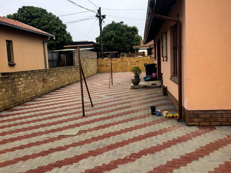 3 bedrooms house for sale in Soshanguve DD - Photo 4