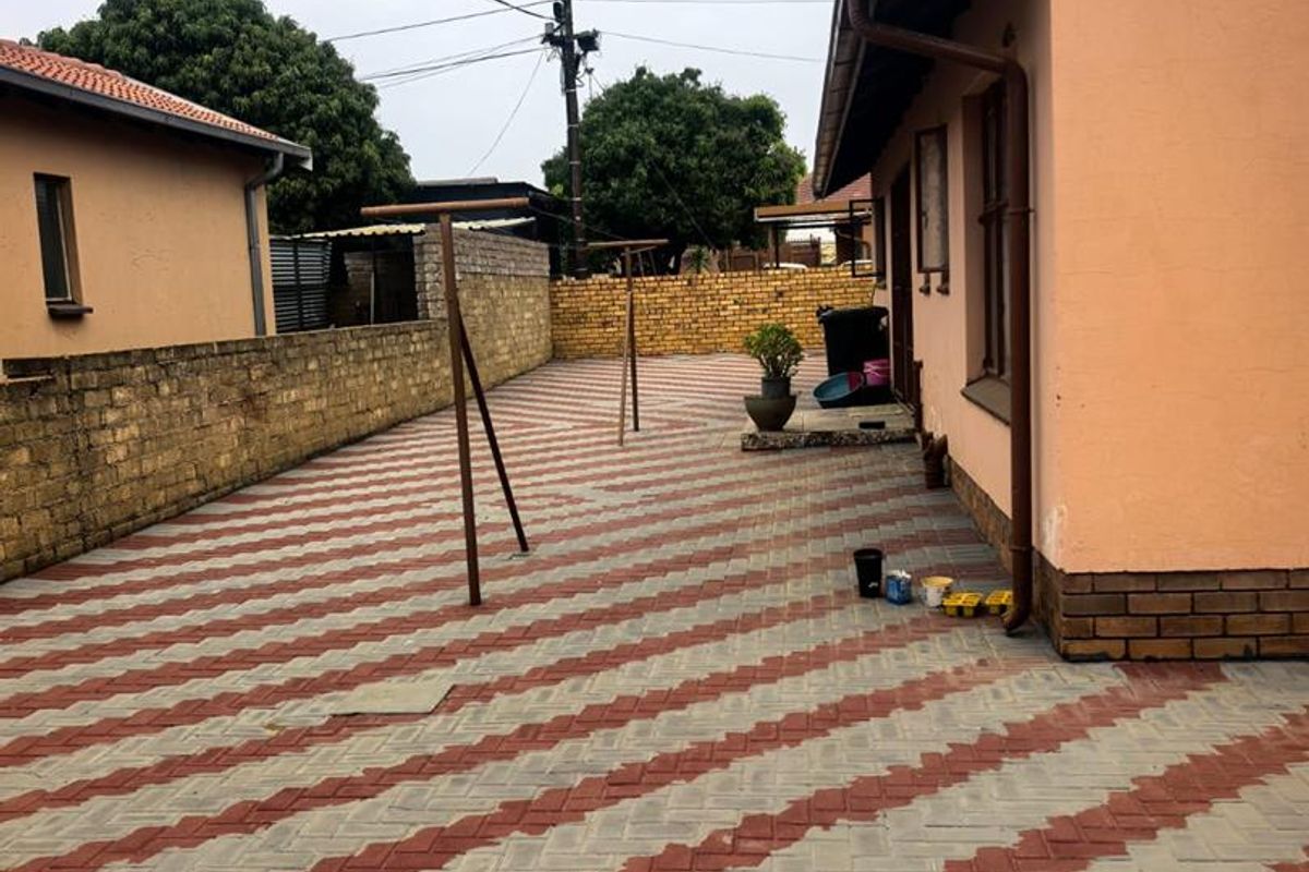 3 bedrooms house for sale in Soshanguve DD - Photo 4