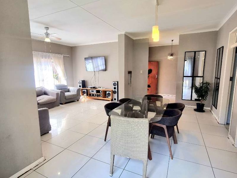 HOUSE FOR SALE IN WINDHOEK WEST - Photo 10