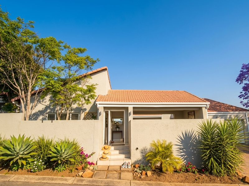 Waterford Estate Living at Its Finest - Investment Opportunity 27k Lease in Place until March 2027** - Photo 1