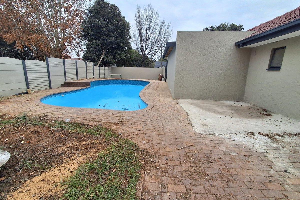 Bargain Alert! Brand-New Renovated Family Home at an Unbeatable Price in Risiville - Photo 4