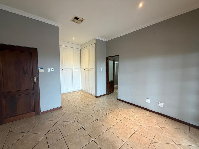 3 Bedroom house with separate flatlet for rent - Photo 10