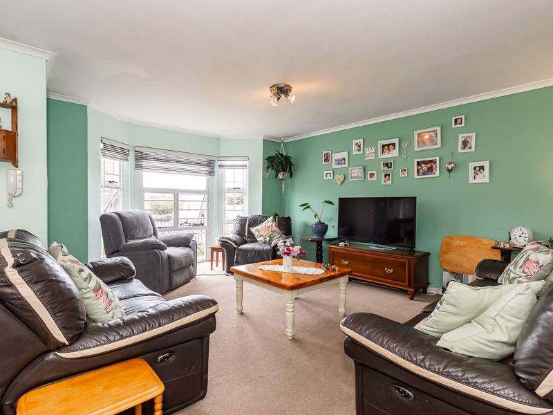 Beautiful 3-Bedroom Home in a Peaceful Neighbourhood - Photo 4