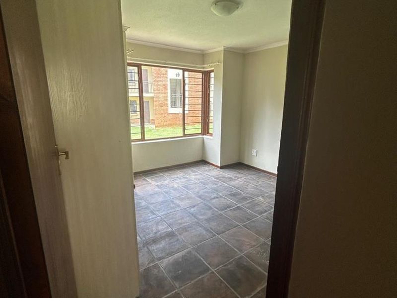 **Charming 2-Bedroom Apartment for Sale in 21 Zambezi Estates** - Photo 10