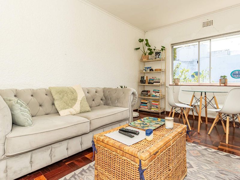 Immaculate Apartment in Rondebosch Village - R1.995m - Photo 4