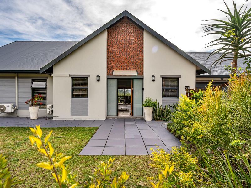 Exquisite Freestanding 3 bed, 2 bath townhouse in Waterfall - Photo 2