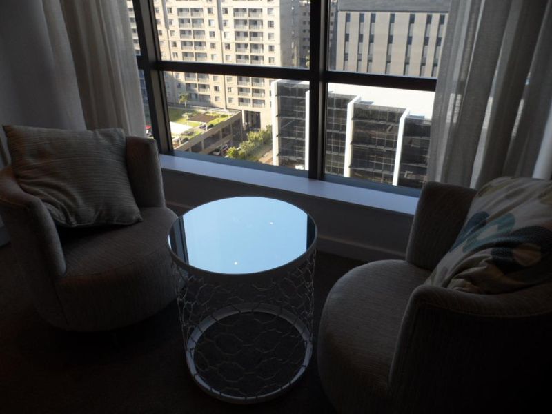 LUXURIOUS DESIGNER STUDIO APARTMENT IN THE ICONIC SANDTON SKYE - Photo 8