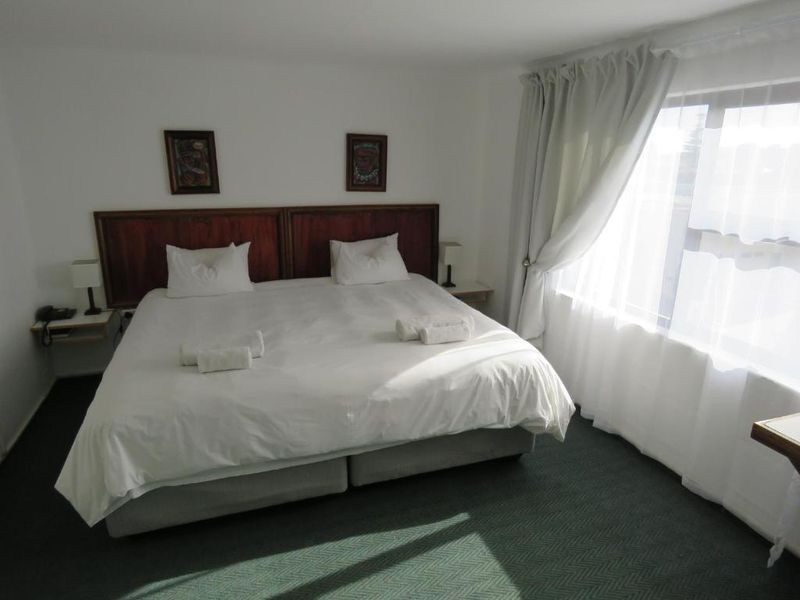 WALVIS BAY LUXURY GUESTHOUSE FOR SALE - Photo 3