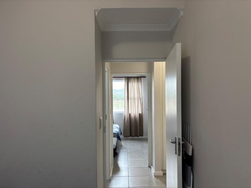 Stylish and Secure: 2-Bedroom Apartment in Eersteriver! - Photo 5
