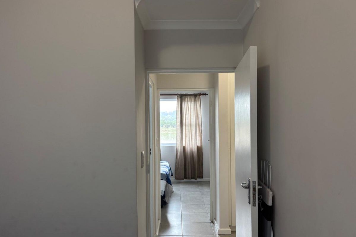 Stylish and Secure: 2-Bedroom Apartment in Eersteriver! - Photo 5