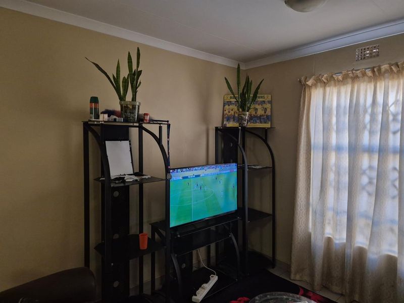 Riverside View- R 800 000 Family Home - Photo 9