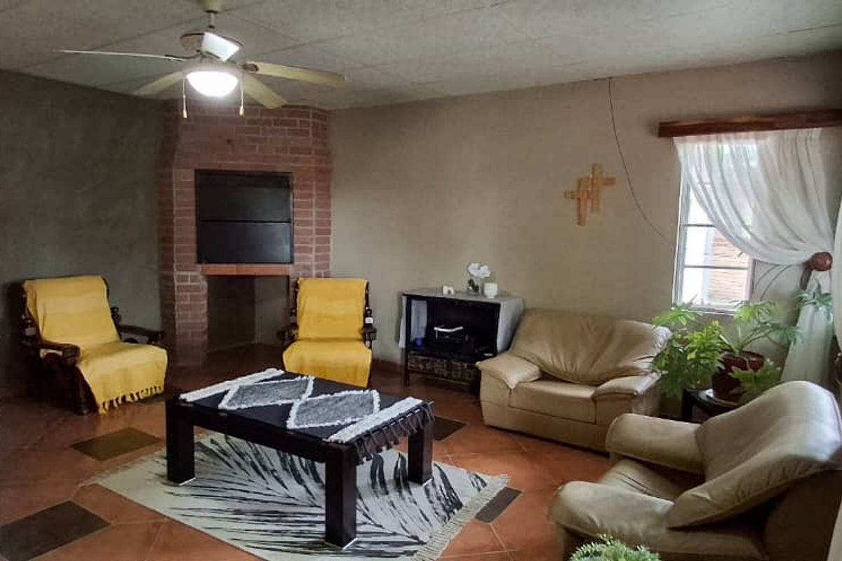 Grootfontein - Beautiful Family Home For Sale - Photo 4