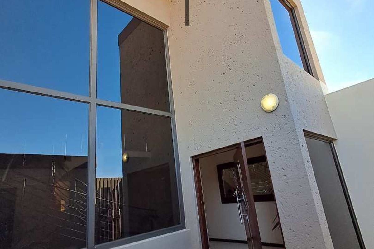 5 Bedroom House for Sale in Ocean View with 1 Bedroom flat - Photo 5
