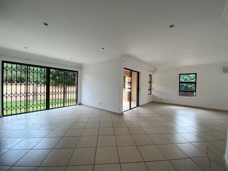 5 Bedroom  Townhouse for sale In Kosmosda - Photo 8