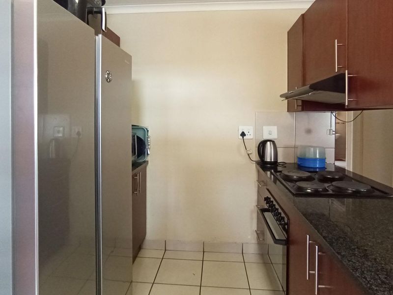 KOSMOSDAL - 3 BEDROOM FULL TITLE HOUSE IN A SECURITY ESTATE - Photo 5