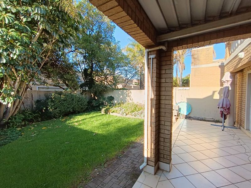 ELDO GLEN ESTATE - FREE-STANDING DOUBLE STOREY TOWNHOUSE - Photo 4