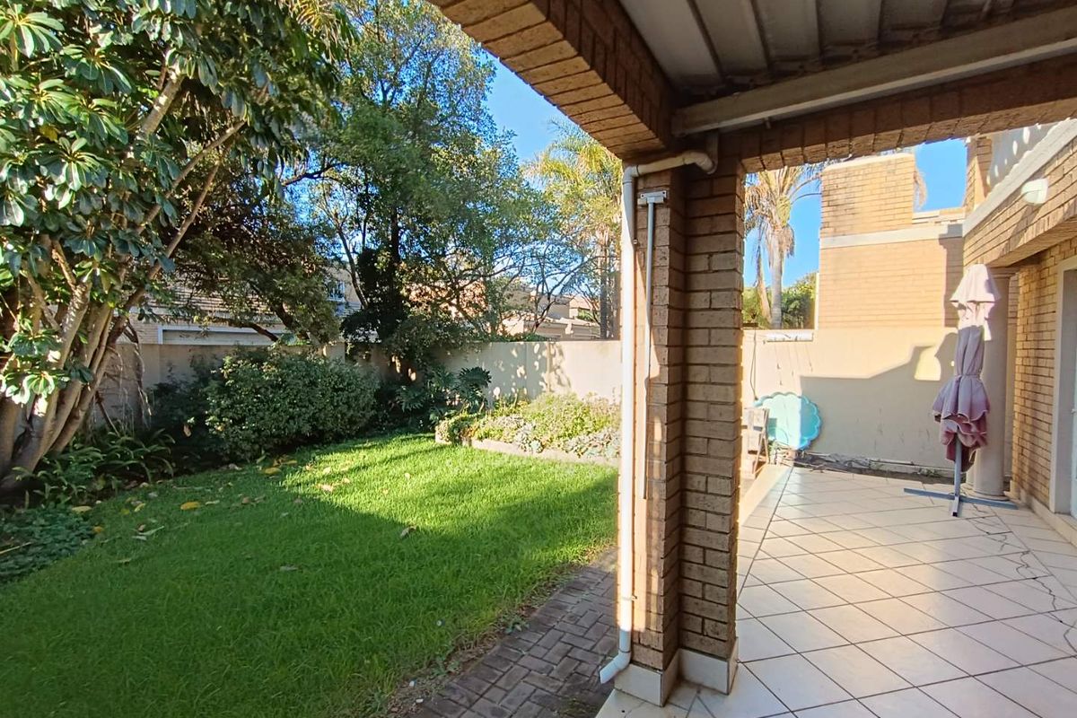 ELDO GLEN ESTATE - FREE-STANDING DOUBLE STOREY TOWNHOUSE - Photo 4
