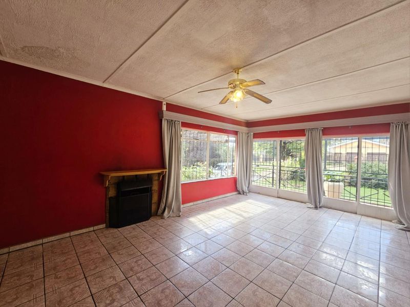 Live Where Everything You Need Is Just Around The Corner. - Photo 7