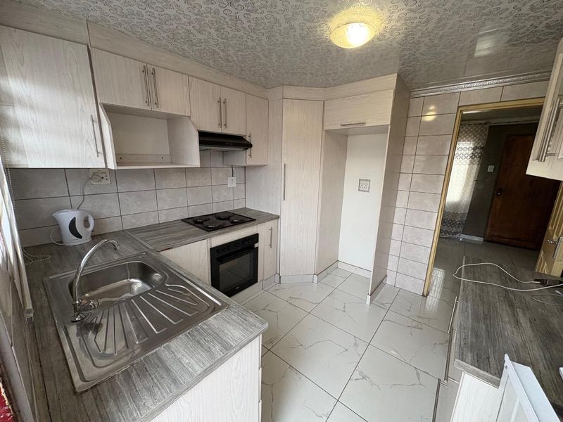 Neat two bedroom house for rental in the heart of Tsakane - Photo 3