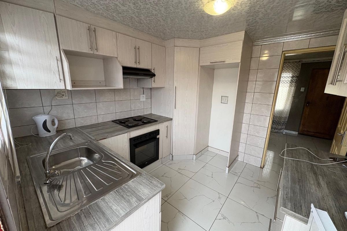 Neat two bedroom house for rental in the heart of Tsakane - Photo 3